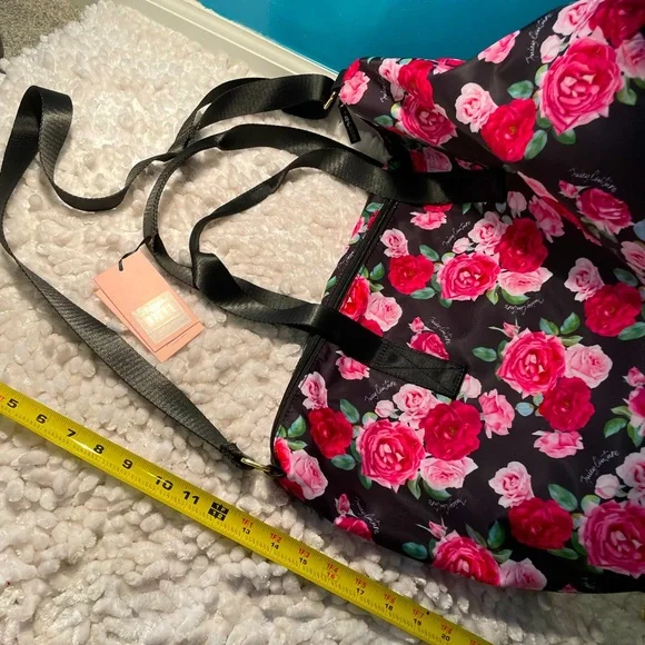 Juicy Couture Travel Bag - Picture 2 of 12